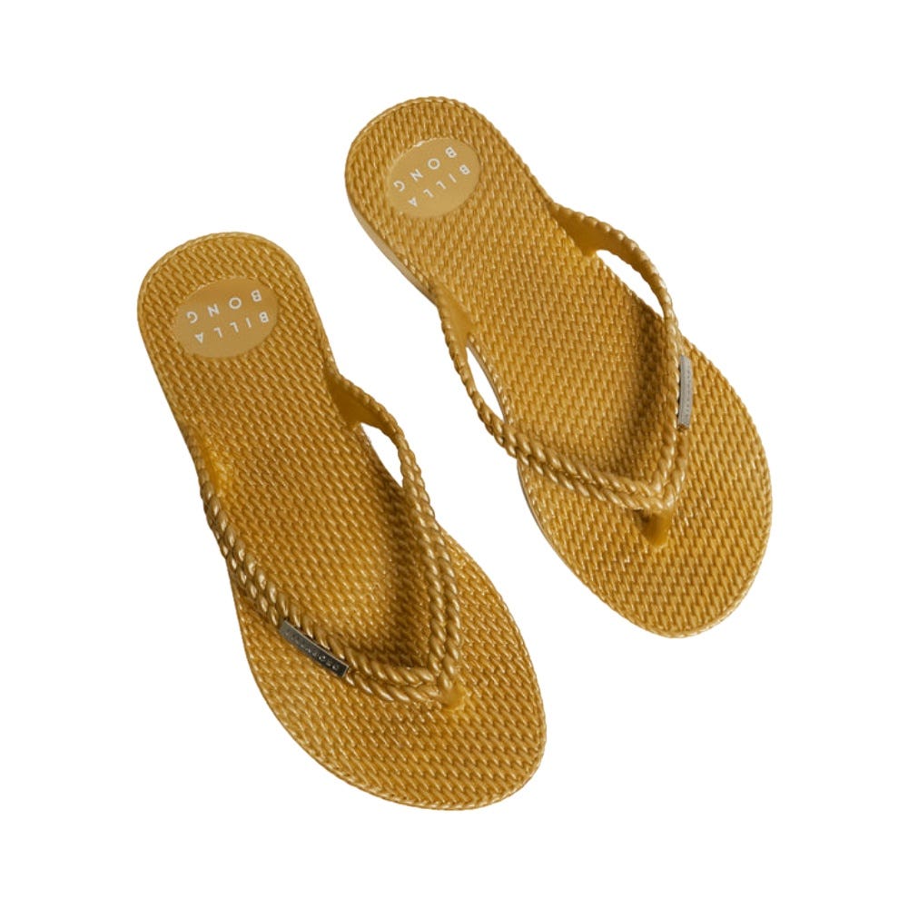 Womens Kick Back Metallic Thongs In Gold