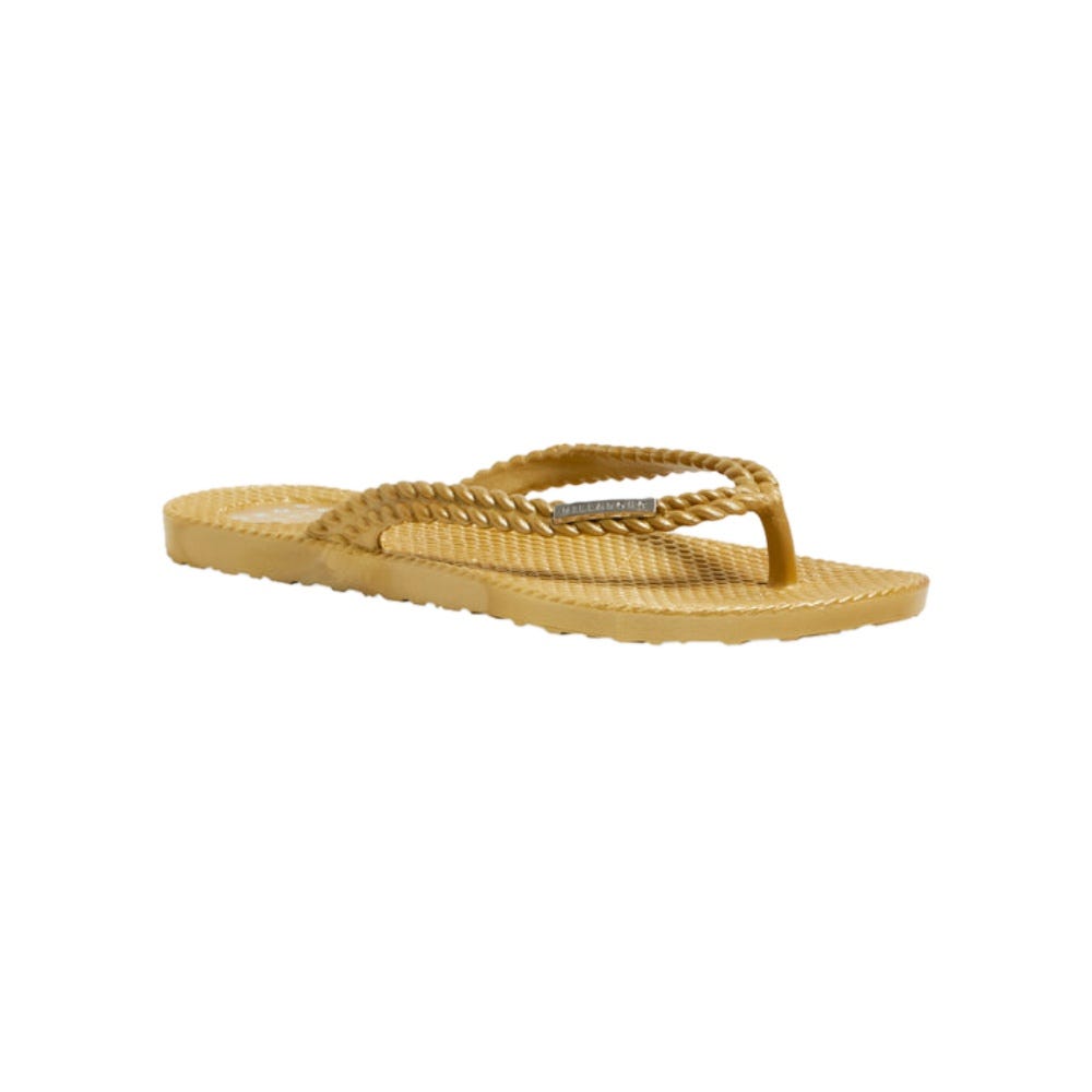 Womens Kick Back Metallic Thongs In Gold