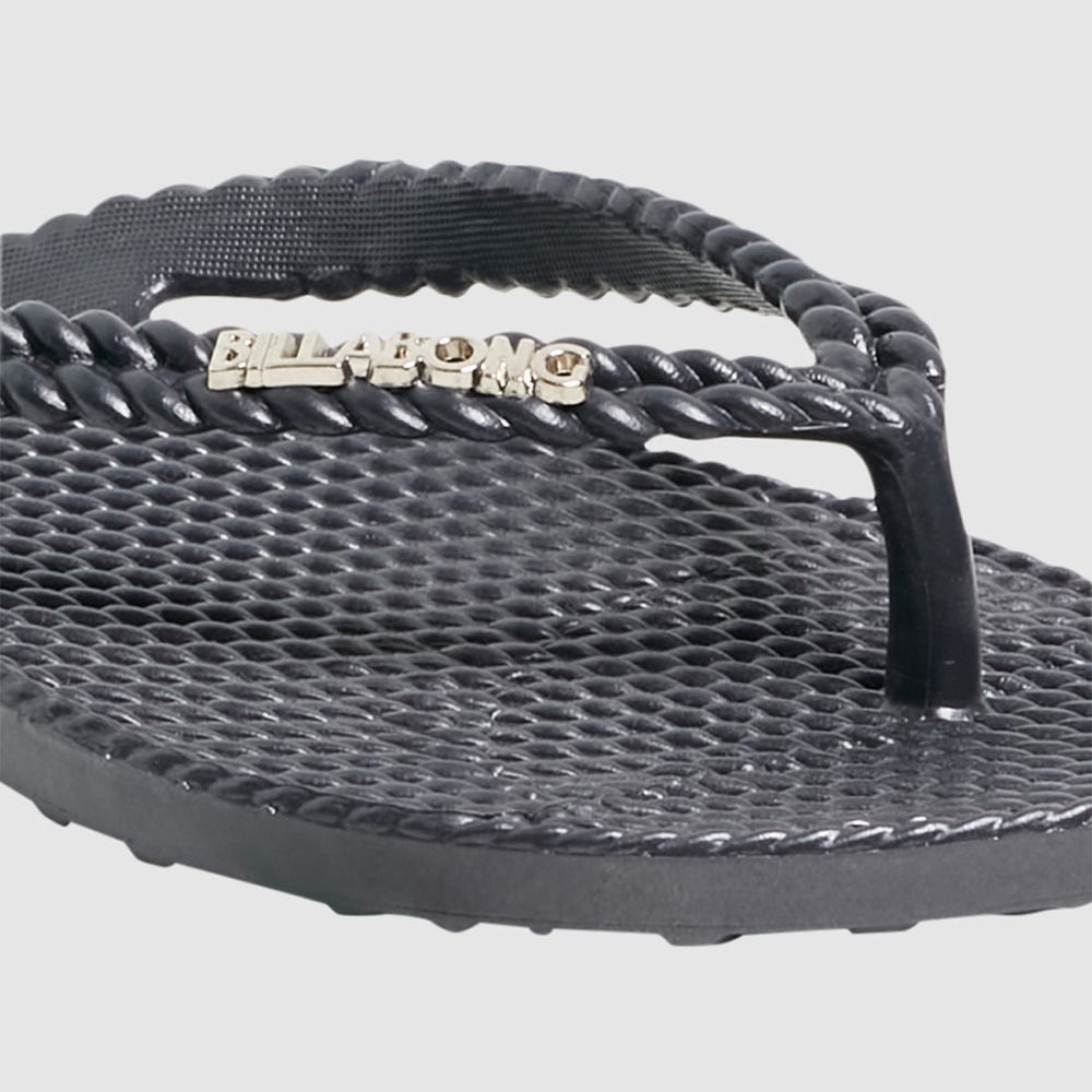 Womens Kick Back Metallic Thongs